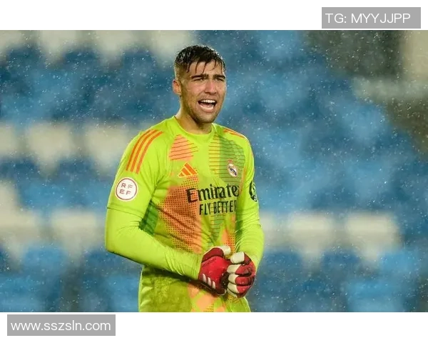 库尔图瓦揭秘阿隆索皇马更衣室关系：巨星们的默契与权力博弈